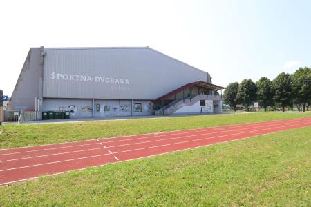 Športna dvorana Cerknica napis 03 Foto Ljubo Vukelič